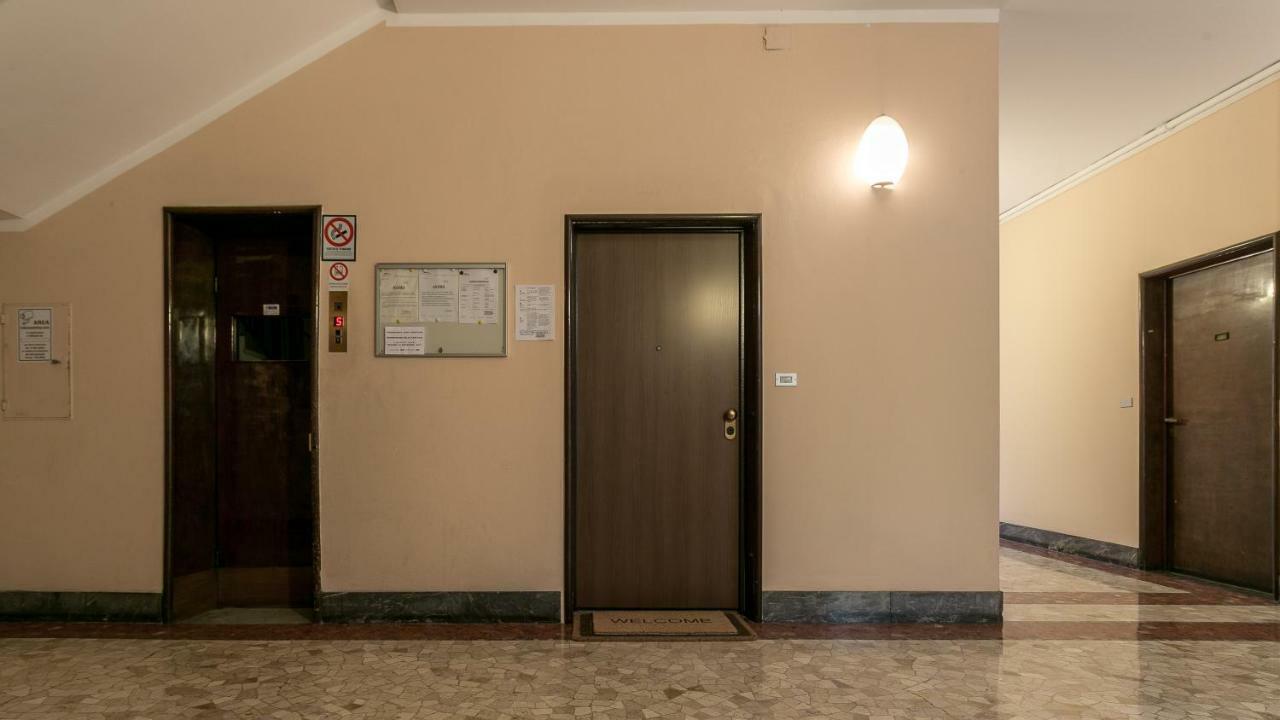 Next Stop - Central Station Milano Esterno foto